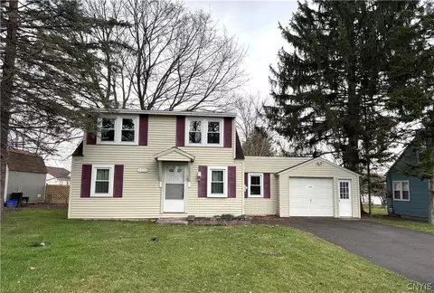 6179 Gloger Dr, Cicero, NY 13039