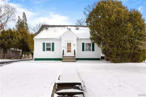 21 Prospect St, New York Mills, NY 13417