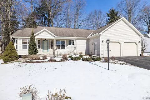 28 Orangewood Dr, Clay, NY 13090