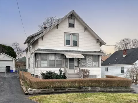 1004 Turtle St, Syracuse, NY 13208