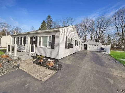 54 Pinecrest Rd, Whitestown, NY 13492