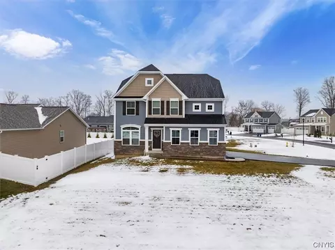8608 Cobalt Dr, Cicero, NY 13039