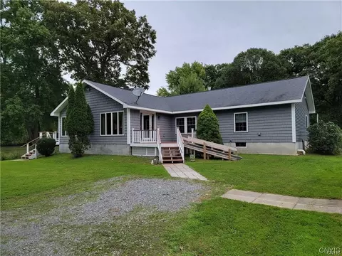 9477 Hewitt Ln, Brutus, NY 13166