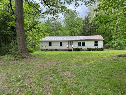 113 Hickory Grove Dr, Oswego, NY 13126