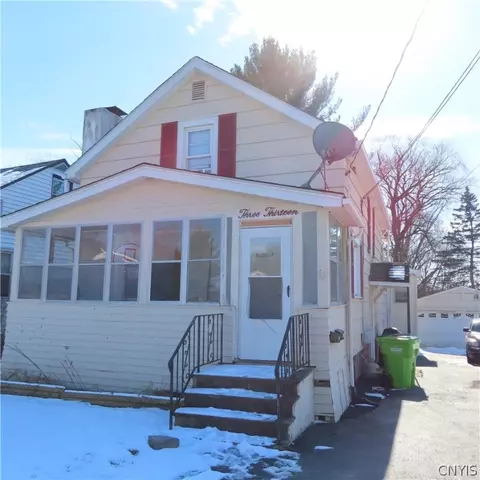 313 Garden City Dr, Salina, NY 13211