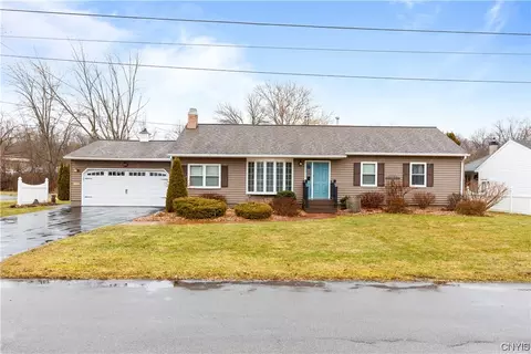 512 Deerfield Dr W, Utica, NY 13502