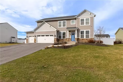 4811 Lepinske Farm Pl, Clay, NY 13041