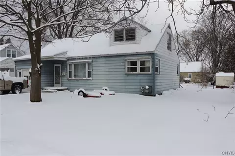 202 Crestwood Dr, Salina, NY 13212