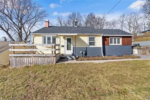 211 Bennington Dr #17, Syracuse, NY 13205