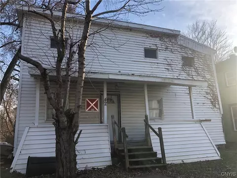 42 Barber St, Auburn, NY 13021