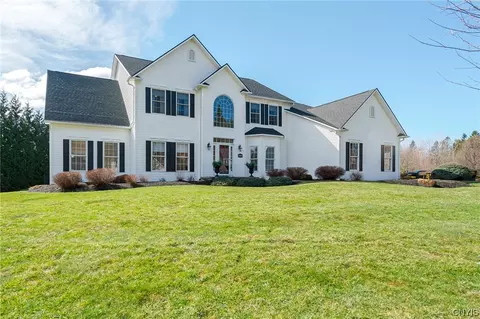 9139 Frenchmans Creek Dr, Phoenix, NY 13135