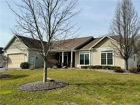 8491 Newbury Pl, Clay, NY 13041