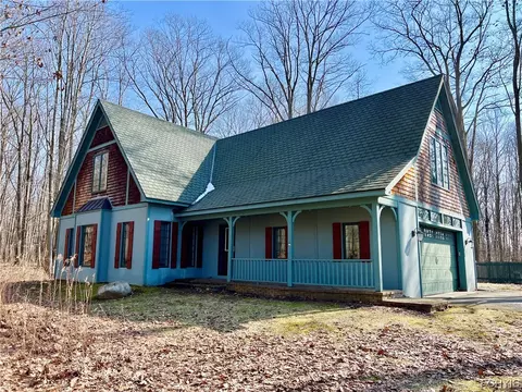 60 Gardenier Rd, Oswego, NY 13126
