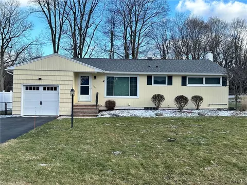 121 Hillcrest Rd, Onondaga, NY 13219