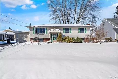 7871 Beaver Ln, Bridgeport, NY 13030