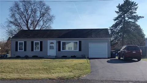 215 Camillus Dr, Camillus, NY 13031
