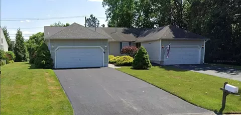 5100 Black Hawk Cir, Salina, NY 13088