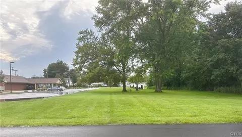 000 Greentree Dr, Dewitt, NY 13057