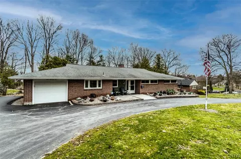 302 Scarboro Dr, Geddes, NY 13209