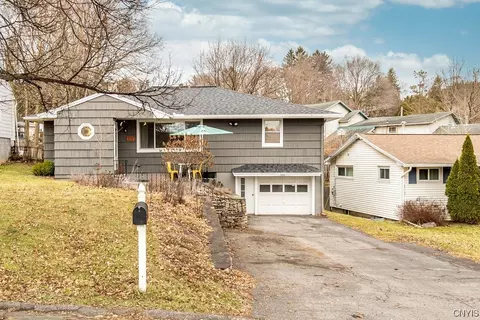 515 Demong Dr, Syracuse, NY 13214