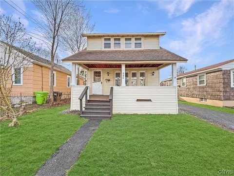 325 Roxford Rd N, Salina, NY 13208