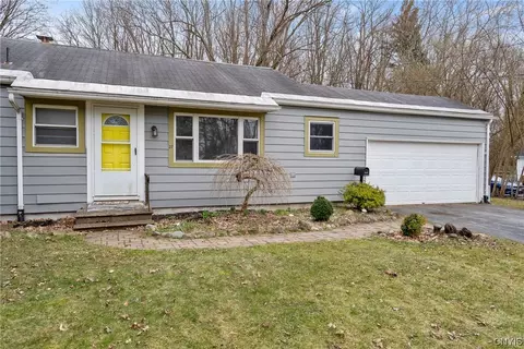 27 Brooks Pl, Lysander, NY 13027