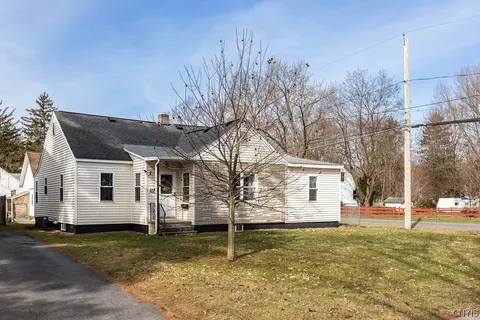 109 Coolidge Rd, North Syracuse, NY 13212