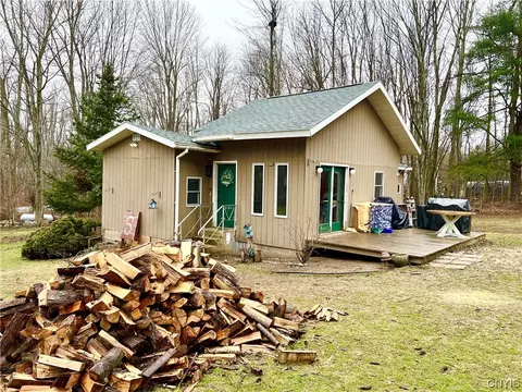 122 Bunker Hill Rd, Oswego, NY 13126