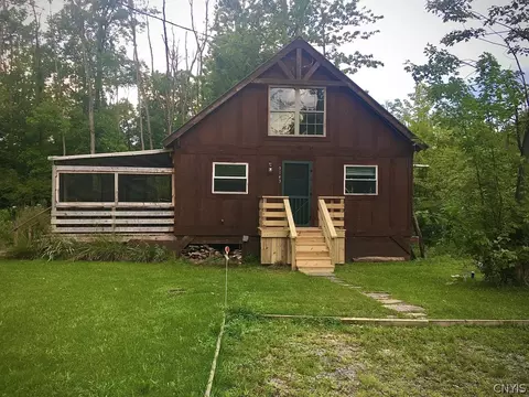 9143 Briggs Bay Rd, Lenox, NY 13032