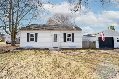 43 Waterbury Dr, Syracuse, NY 13212