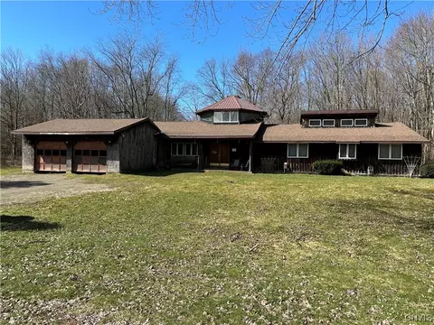 247 Cape Horn Rd, Volney, NY 13069