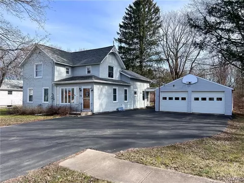 70 Volney St, Schroeppel, NY 13135
