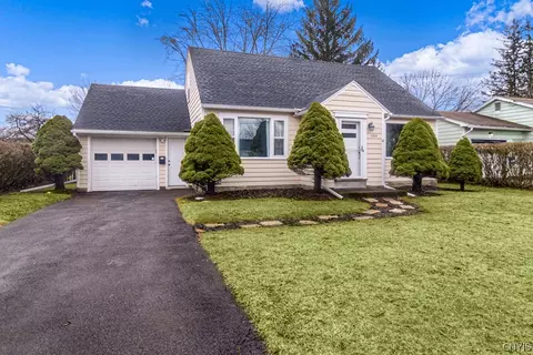 1215 Hillview Dr, Utica, NY 13501