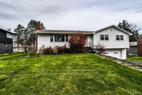 212 Ridgecrest Rd, Syracuse, NY 13214