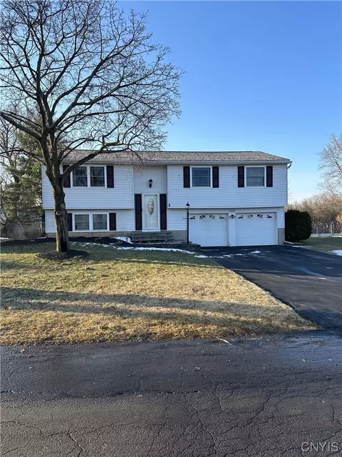 7387 Palomino, Liverpool, NY 13088