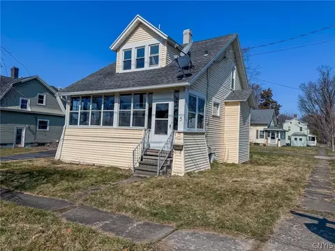 5 Standart Ave, Auburn, NY 13021