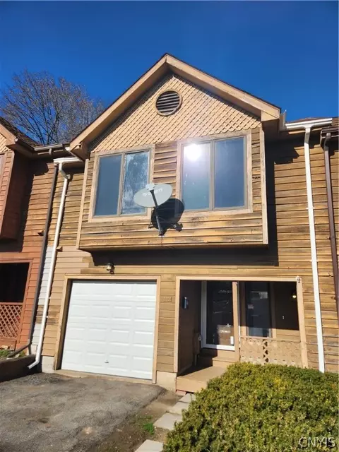 606 Lodi St, Syracuse, NY 13203