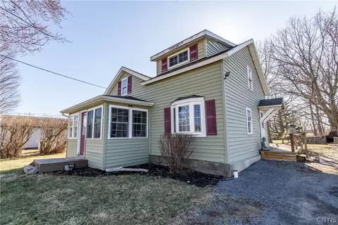 1080 Pine St, Cape Vincent, NY 13618