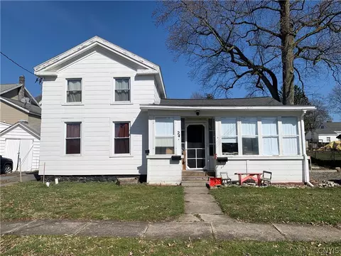 24 State St, Schroeppel, NY 13135
