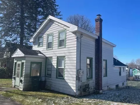 220 E 6th St, Oswego, NY 13126