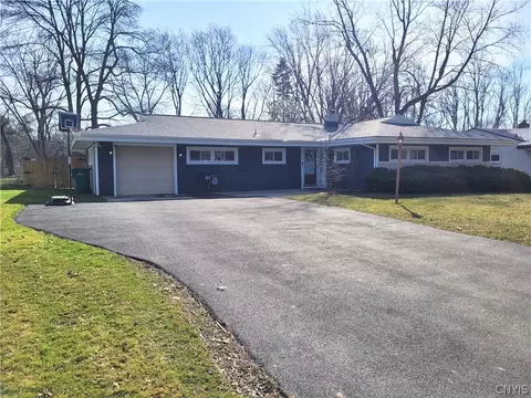 342 Hemingway Dr, Brighton, NY 14620
