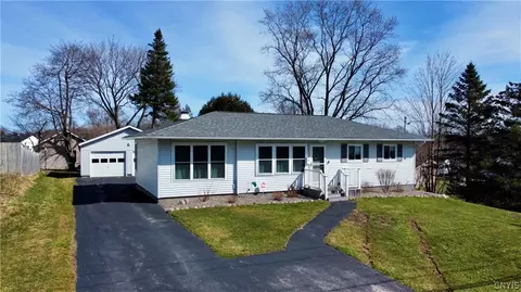 31 Hollywood Dr, Whitestown, NY 13492