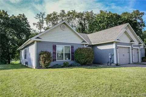 1782 Independence Sq, Utica, NY 13502