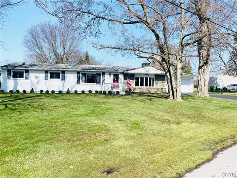 200 Cranberry Dr, Salina, NY 13088