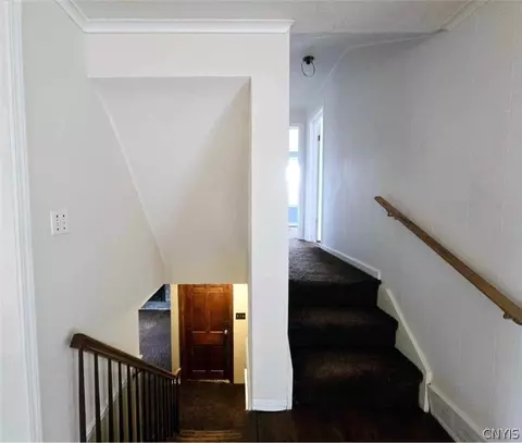 Entry Way - 246 Oakley Dr E, Syracuse, NY 13205 photo 2 of 2