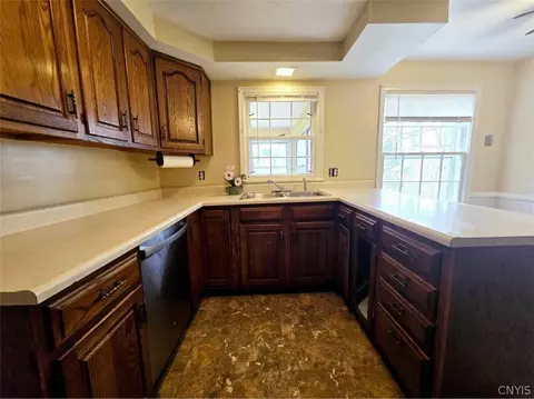Kitchen - 246 Oakley Dr E, Syracuse, NY 13205 photo 2 of 3