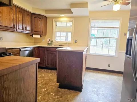 Kitchen - 246 Oakley Dr E, Syracuse, NY 13205 photo 3 of 3