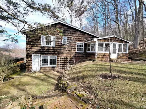 Exterior - 246 Oakley Dr E, Syracuse, NY 13205 photo 2 of 5
