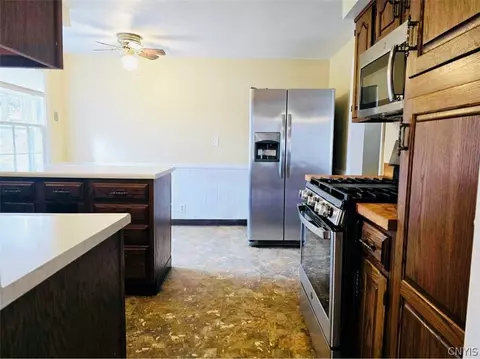 Kitchen - 246 Oakley Dr E, Syracuse, NY 13205 photo 1 of 3
