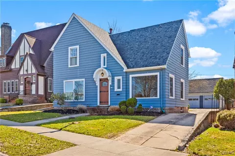 2221 Douglas Cres, Utica, NY 13501